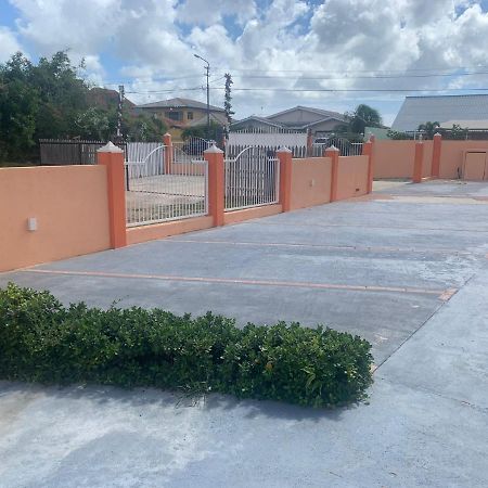 Omira Apartment Suites Willemstad Exterior photo